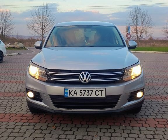 Серый Фольксваген Тигуан, объемом двигателя 2 л и пробегом 193 тыс. км за 10500 $, фото 15 на Automoto.ua