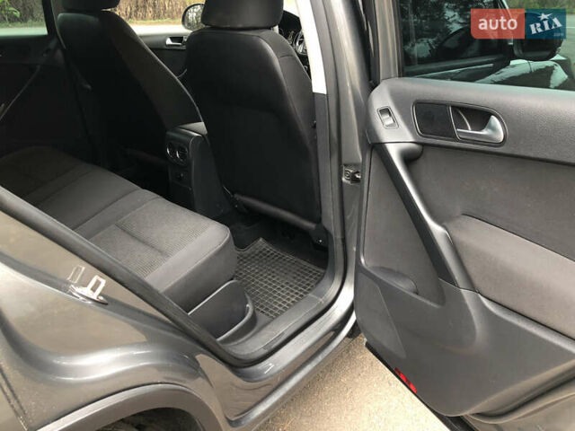 Серый Фольксваген Тигуан, объемом двигателя 2 л и пробегом 212 тыс. км за 14800 $, фото 11 на Automoto.ua