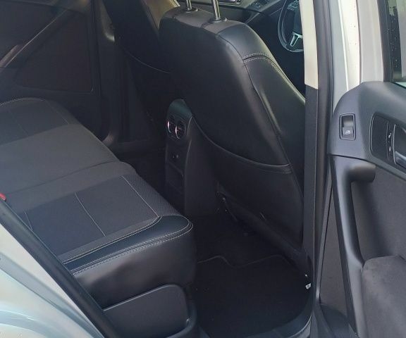 Серый Фольксваген Тигуан, объемом двигателя 2 л и пробегом 193 тыс. км за 10500 $, фото 18 на Automoto.ua