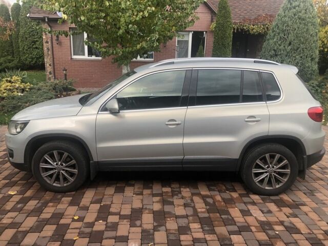 Серый Фольксваген Тигуан, объемом двигателя 2 л и пробегом 134 тыс. км за 11000 $, фото 1 на Automoto.ua