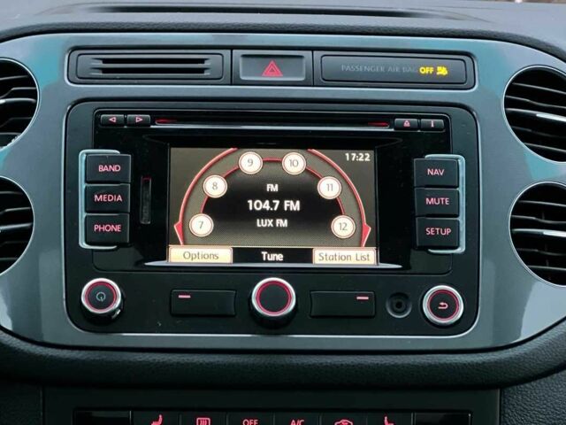 Серый Фольксваген Тигуан, объемом двигателя 2 л и пробегом 195 тыс. км за 10800 $, фото 13 на Automoto.ua