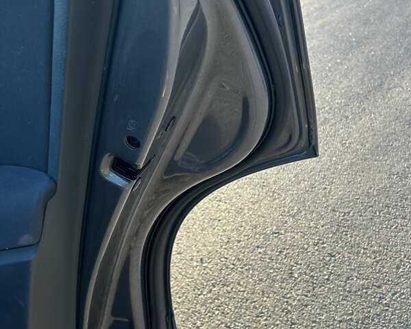 Серый Фольксваген Тигуан, объемом двигателя 1.98 л и пробегом 220 тыс. км за 11000 $, фото 4 на Automoto.ua