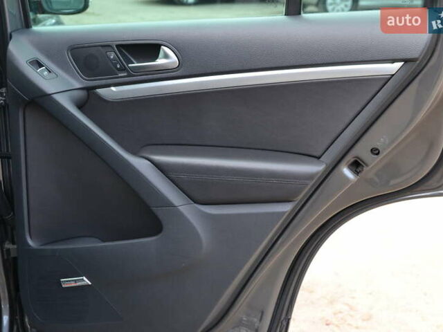 Сірий Фольксваген Тігуан, об'ємом двигуна 1.98 л та пробігом 310 тис. км за 10999 $, фото 20 на Automoto.ua