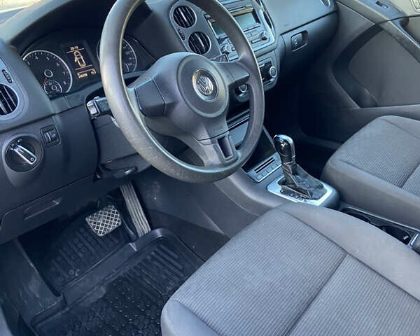 Серый Фольксваген Тигуан, объемом двигателя 1.98 л и пробегом 240 тыс. км за 8999 $, фото 9 на Automoto.ua