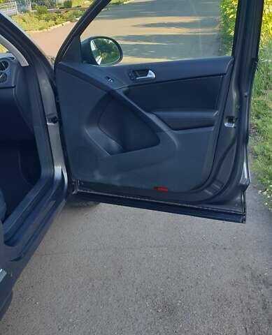 Сірий Фольксваген Тігуан, об'ємом двигуна 1.98 л та пробігом 227 тис. км за 11500 $, фото 22 на Automoto.ua