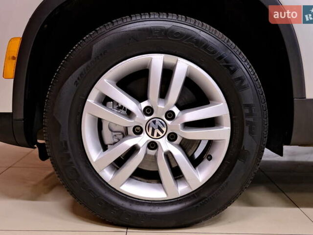 Сірий Фольксваген Тігуан, об'ємом двигуна 2 л та пробігом 170 тис. км за 9900 $, фото 43 на Automoto.ua