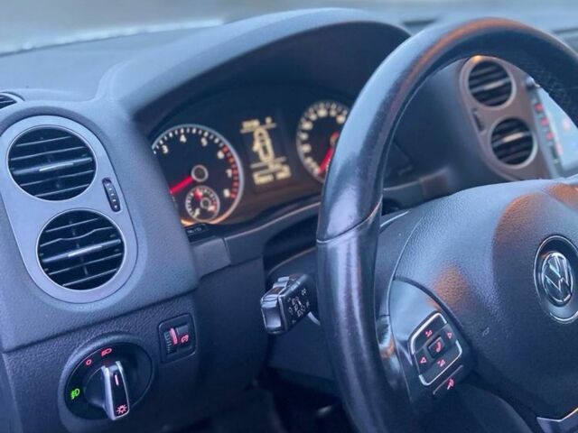 Серый Фольксваген Тигуан, объемом двигателя 2 л и пробегом 176 тыс. км за 10999 $, фото 16 на Automoto.ua