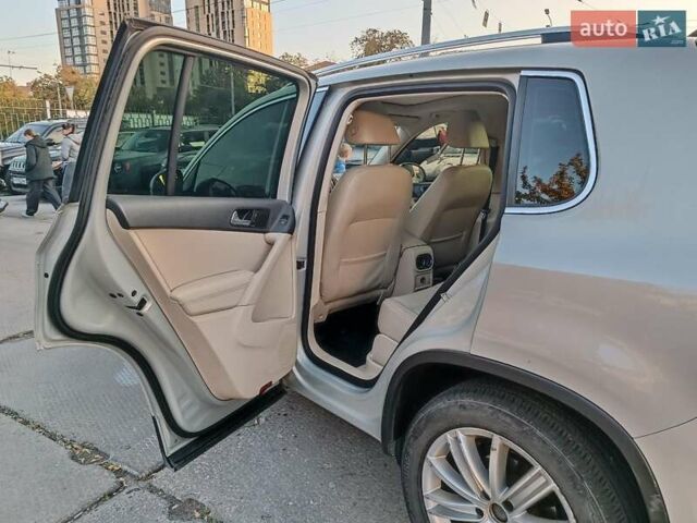 Серый Фольксваген Тигуан, объемом двигателя 2 л и пробегом 184 тыс. км за 10990 $, фото 11 на Automoto.ua