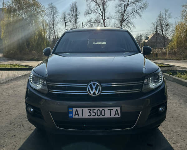 Серый Фольксваген Тигуан, объемом двигателя 1.97 л и пробегом 240 тыс. км за 15600 $, фото 1 на Automoto.ua
