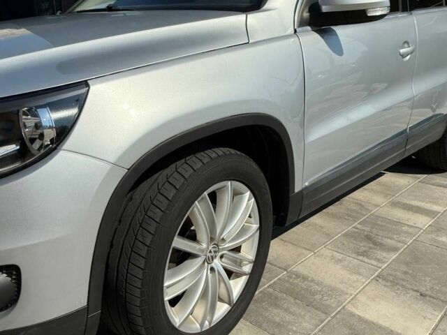 Серый Фольксваген Тигуан, объемом двигателя 2 л и пробегом 215 тыс. км за 9700 $, фото 3 на Automoto.ua