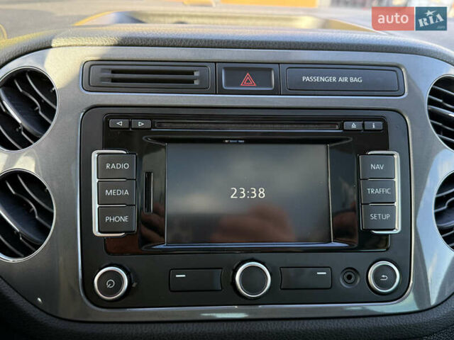 Серый Фольксваген Тигуан, объемом двигателя 2 л и пробегом 205 тыс. км за 15500 $, фото 49 на Automoto.ua