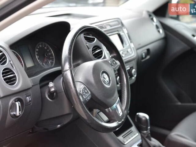 Серый Фольксваген Тигуан, объемом двигателя 1.98 л и пробегом 165 тыс. км за 10500 $, фото 13 на Automoto.ua