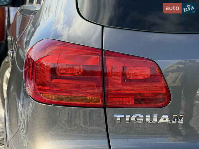Серый Фольксваген Тигуан, объемом двигателя 2 л и пробегом 205 тыс. км за 15500 $, фото 18 на Automoto.ua