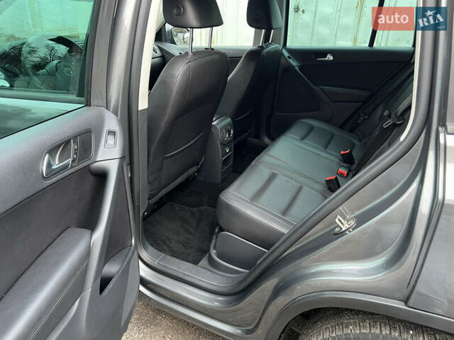 Сірий Фольксваген Тігуан, об'ємом двигуна 2 л та пробігом 224 тис. км за 8999 $, фото 24 на Automoto.ua