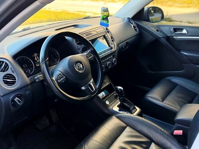 Серый Фольксваген Тигуан, объемом двигателя 2 л и пробегом 92 тыс. км за 11200 $, фото 6 на Automoto.ua