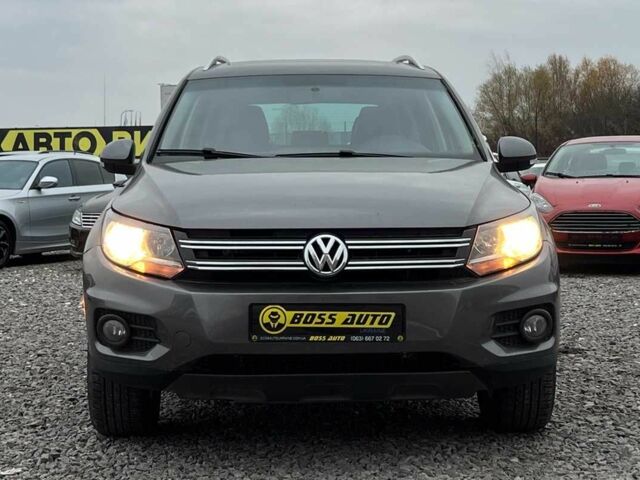 Серый Фольксваген Тигуан, объемом двигателя 2 л и пробегом 195 тыс. км за 10800 $, фото 1 на Automoto.ua