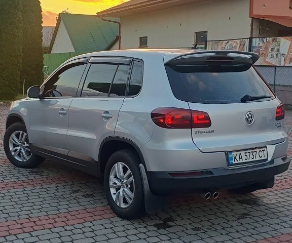 Серый Фольксваген Тигуан, объемом двигателя 2 л и пробегом 193 тыс. км за 10500 $, фото 3 на Automoto.ua