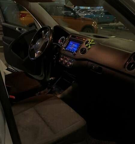 Сірий Фольксваген Тігуан, об'ємом двигуна 1.98 л та пробігом 211 тис. км за 12000 $, фото 1 на Automoto.ua