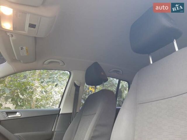 Сірий Фольксваген Тігуан, об'ємом двигуна 1.98 л та пробігом 175 тис. км за 15500 $, фото 8 на Automoto.ua