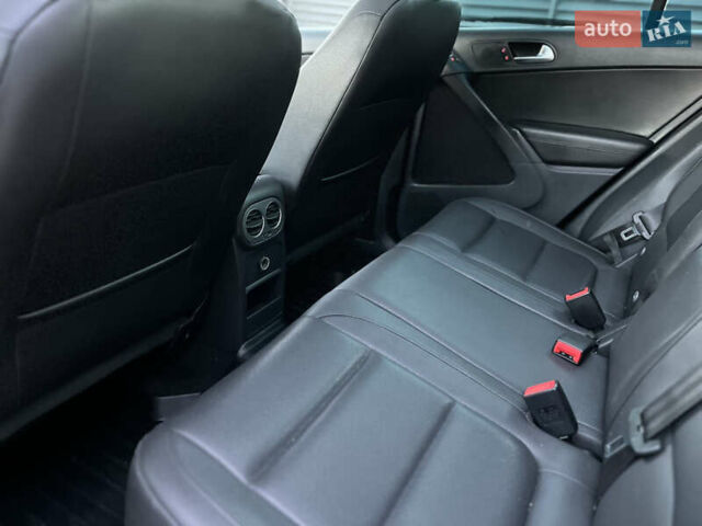 Сірий Фольксваген Тігуан, об'ємом двигуна 1.97 л та пробігом 251 тис. км за 9999 $, фото 14 на Automoto.ua