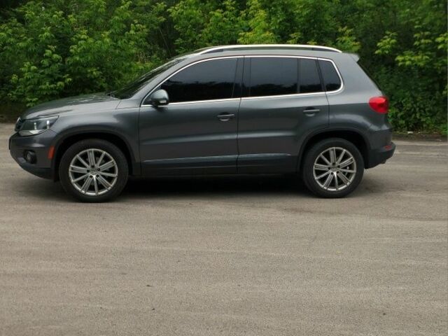 Сірий Фольксваген Тігуан, об'ємом двигуна 2 л та пробігом 205 тис. км за 12200 $, фото 3 на Automoto.ua