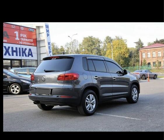 Серый Фольксваген Тигуан, объемом двигателя 2 л и пробегом 199 тыс. км за 11999 $, фото 2 на Automoto.ua