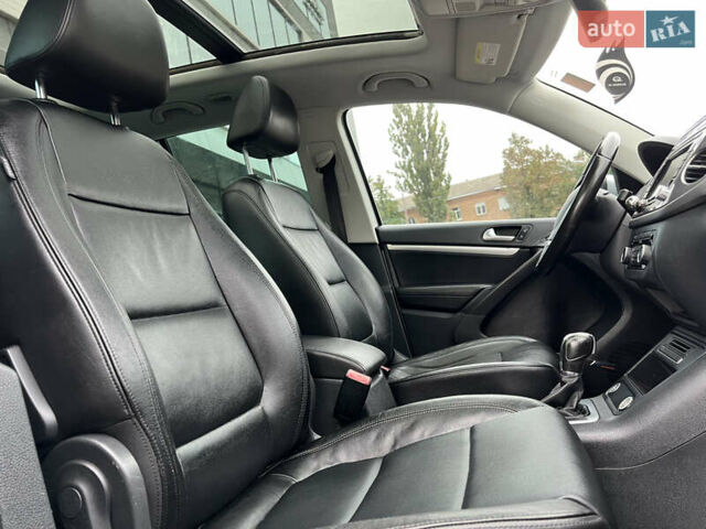 Серый Фольксваген Тигуан, объемом двигателя 2 л и пробегом 216 тыс. км за 10999 $, фото 29 на Automoto.ua