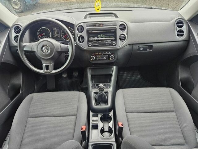 Серый Фольксваген Тигуан, объемом двигателя 1.4 л и пробегом 100 тыс. км за 8000 $, фото 4 на Automoto.ua