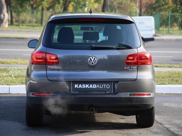 Сірий Фольксваген Тігуан, об'ємом двигуна 2 л та пробігом 129 тис. км за 11600 $, фото 4 на Automoto.ua