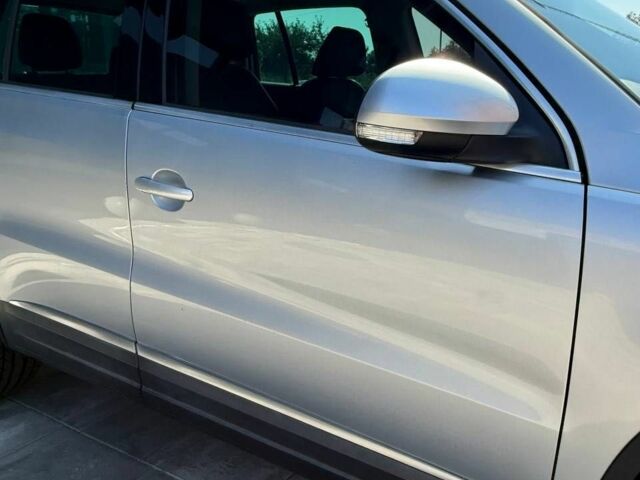 Серый Фольксваген Тигуан, объемом двигателя 2 л и пробегом 215 тыс. км за 9700 $, фото 5 на Automoto.ua