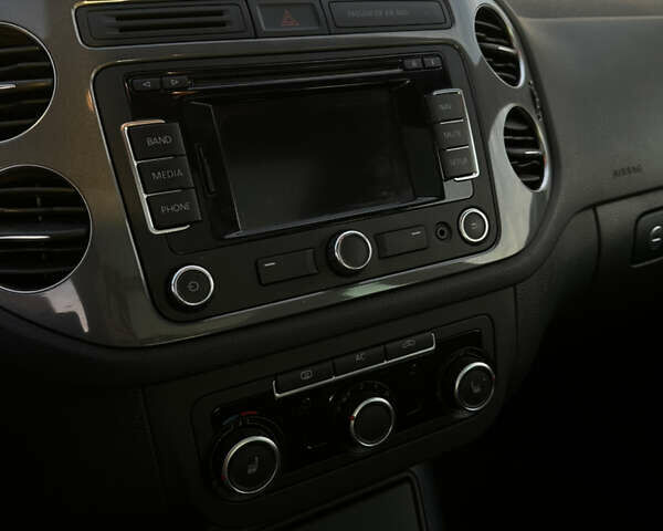 Сірий Фольксваген Тігуан, об'ємом двигуна 1.98 л та пробігом 167 тис. км за 13700 $, фото 10 на Automoto.ua