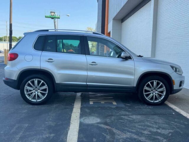 Сірий Фольксваген Тігуан, об'ємом двигуна 2 л та пробігом 98 тис. км за 7200 $, фото 5 на Automoto.ua