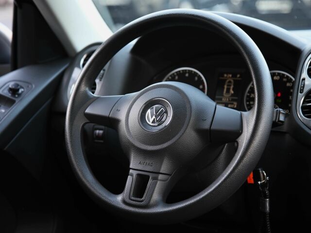 Сірий Фольксваген Тігуан, об'ємом двигуна 2 л та пробігом 129 тис. км за 11600 $, фото 11 на Automoto.ua