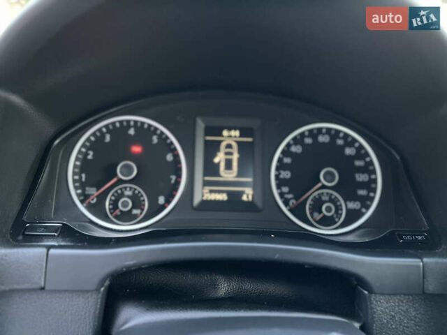 Сірий Фольксваген Тігуан, об'ємом двигуна 1.97 л та пробігом 251 тис. км за 9999 $, фото 22 на Automoto.ua