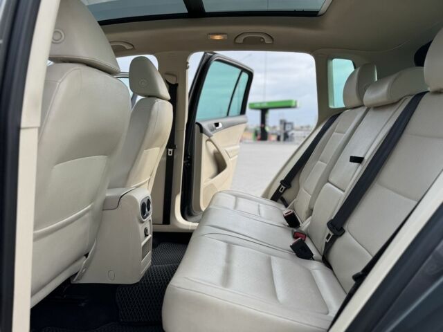 Сірий Фольксваген Тігуан, об'ємом двигуна 2 л та пробігом 184 тис. км за 11500 $, фото 18 на Automoto.ua