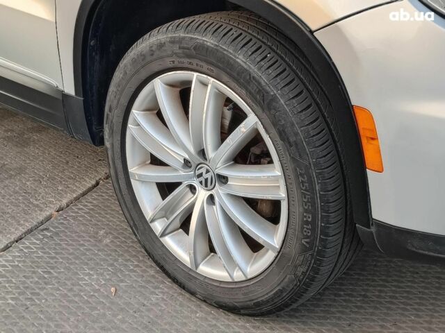 Серый Фольксваген Тигуан, объемом двигателя 2 л и пробегом 184 тыс. км за 10990 $, фото 4 на Automoto.ua