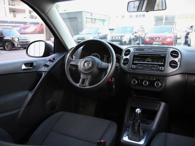 Сірий Фольксваген Тігуан, об'ємом двигуна 2 л та пробігом 129 тис. км за 11600 $, фото 10 на Automoto.ua