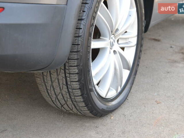 Сірий Фольксваген Тігуан, об'ємом двигуна 1.98 л та пробігом 310 тис. км за 10999 $, фото 34 на Automoto.ua