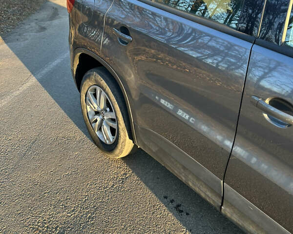 Серый Фольксваген Тигуан, объемом двигателя 1.98 л и пробегом 220 тыс. км за 11000 $, фото 30 на Automoto.ua