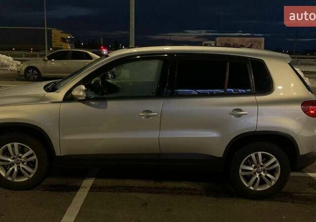 Сірий Фольксваген Тігуан, об'ємом двигуна 1.98 л та пробігом 211 тис. км за 12000 $, фото 8 на Automoto.ua