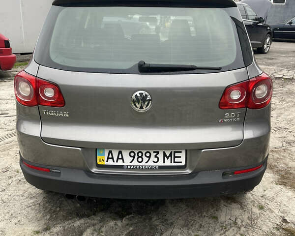 Сірий Фольксваген Тігуан, об'ємом двигуна 2 л та пробігом 120 тис. км за 12500 $, фото 5 на Automoto.ua