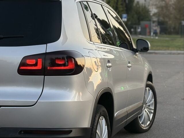 Фольксваген Тігуан 2012 у Кременчуге на Automoto.ua Сірий Фольксваген Тігуан, об'ємом двигуна 2 л та пробігом 250 тис. км за 11777 $, фото 10 на Automoto.ua
