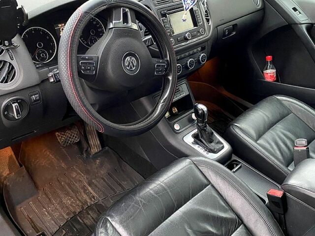 Серый Фольксваген Тигуан, объемом двигателя 2 л и пробегом 300 тыс. км за 11700 $, фото 10 на Automoto.ua