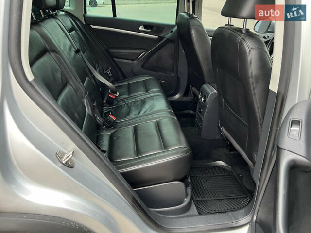 Серый Фольксваген Тигуан, объемом двигателя 2 л и пробегом 216 тыс. км за 10999 $, фото 25 на Automoto.ua