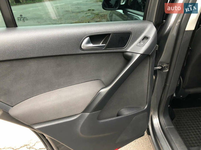 Серый Фольксваген Тигуан, объемом двигателя 2 л и пробегом 212 тыс. км за 14800 $, фото 10 на Automoto.ua