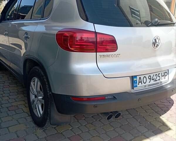 Серый Фольксваген Тигуан, объемом двигателя 2 л и пробегом 442 тыс. км за 11999 $, фото 2 на Automoto.ua