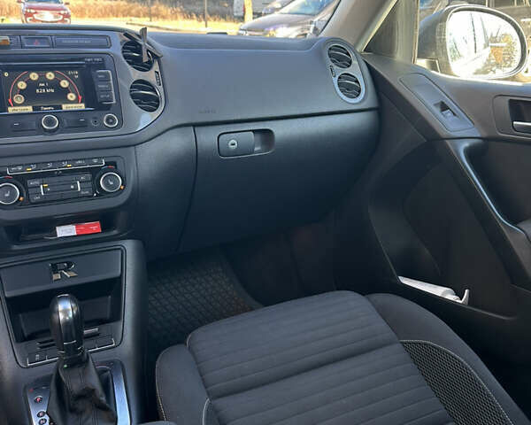 Серый Фольксваген Тигуан, объемом двигателя 1.97 л и пробегом 240 тыс. км за 15600 $, фото 10 на Automoto.ua