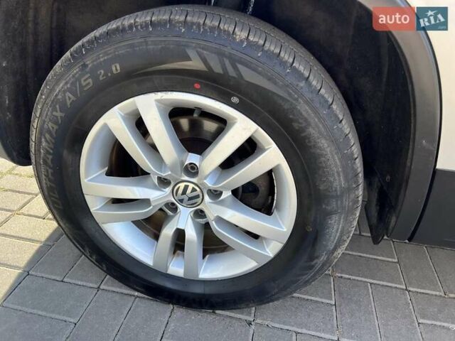 Сірий Фольксваген Тігуан, об'ємом двигуна 2 л та пробігом 160 тис. км за 9999 $, фото 16 на Automoto.ua
