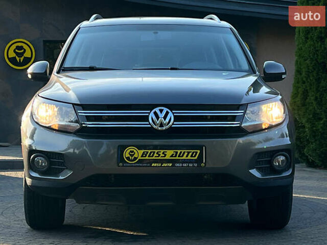 Серый Фольксваген Тигуан, объемом двигателя 2 л и пробегом 195 тыс. км за 10800 $, фото 1 на Automoto.ua