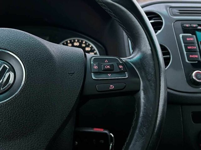 Серый Фольксваген Тигуан, объемом двигателя 2 л и пробегом 195 тыс. км за 10800 $, фото 9 на Automoto.ua